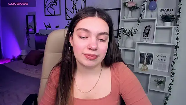 Snapshot of DaniellaLovely chatting on December 2, 11:11 am DaniellaLovely online show from December 2, 11:11 am