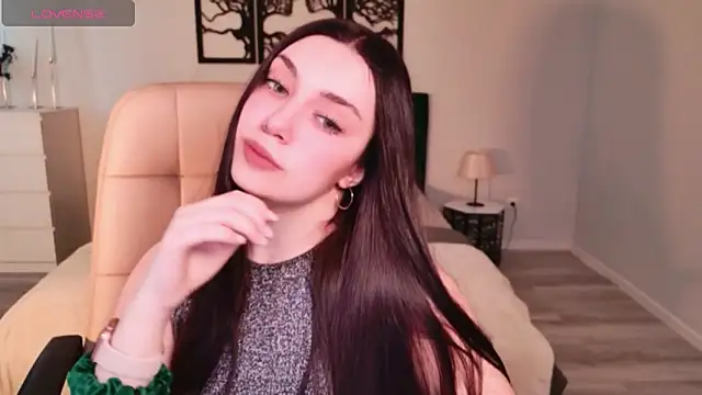 DaniellaLovely online show from March 14, 11:00 am