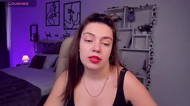 Snapshot of DaniellaLovely chatting on October 5, 11:15 am DaniellaLovely online show from October 5, 11:15 am