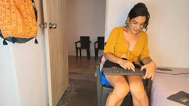 Oh Tique online show from November 6, 3:29 pm