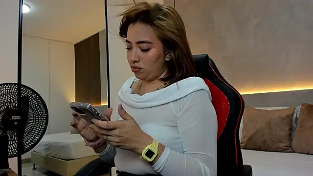 Snapshot of alma_fenix chatting on October 6, 6:45 pm alma fenix online show from October 6, 6:45 pm