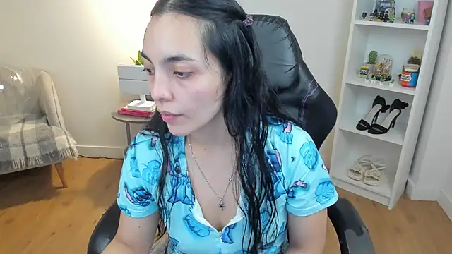  BellaEvans  online show from April 30, 11:37 am