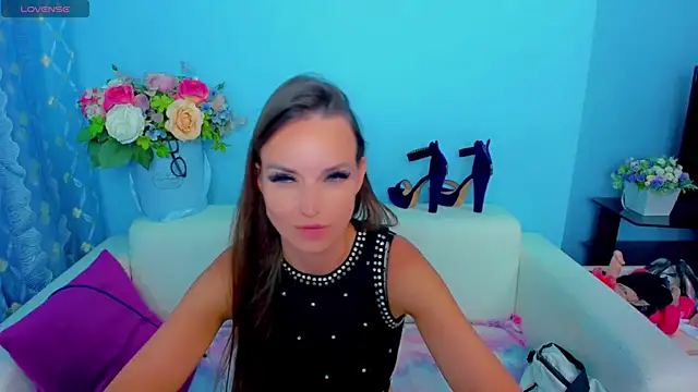 LindaaLu online show from June 26, 5:20 am