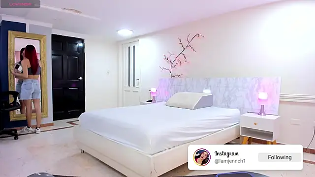 charolbruce 1 online show from June 30, 12:04 pm