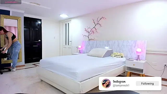 charolbruce 1 online show from June 24, 12:04 pm