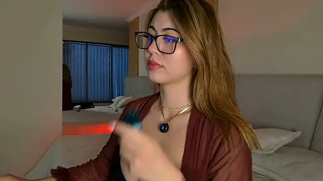 Zoe Benson online show from June 11, 12:13 pm
