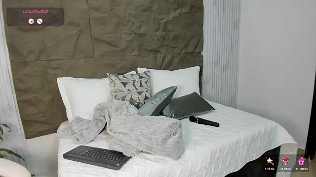 coniie jhons online show from November 21, 12:18 pm