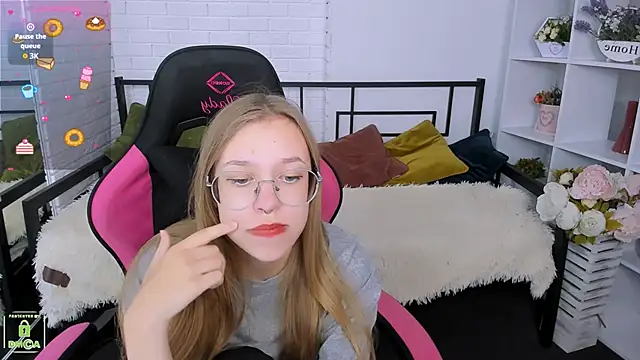 LayriantaVee online show from September 17, 6:22 am