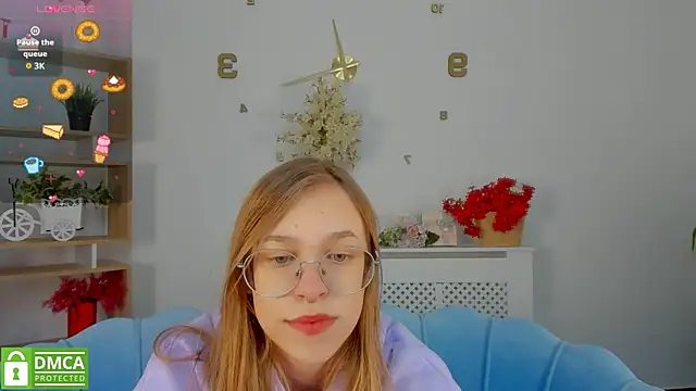 LayriantaVee online show from October 3, 5:56 am