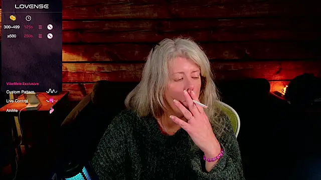Snapshot of AliceHarlot chatting on September 9, 4:01 am AliceHarlot online show from September 9, 4:01 am