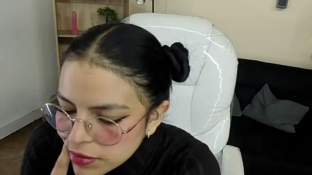 Eliie Ruizz online show from November 5, 8:25 pm