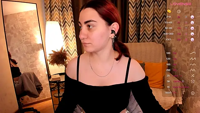 Snapshot of hannacheekss_ chatting on September 11, 2:23 am hannacheekss online show from September 11, 2:23 am