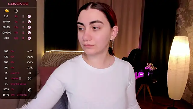 Snapshot of hannacheekss_ chatting on September 18, 2:21 am hannacheekss online show from September 18, 2:21 am