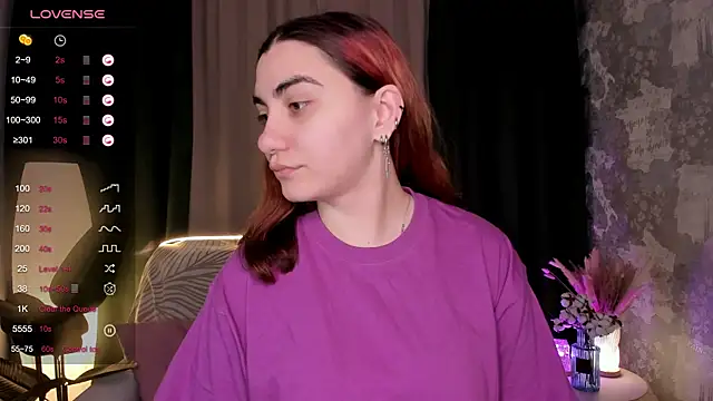 Snapshot of hannacheekss_ chatting on October 15, 2:25 am hannacheekss online show from October 15, 2:25 am