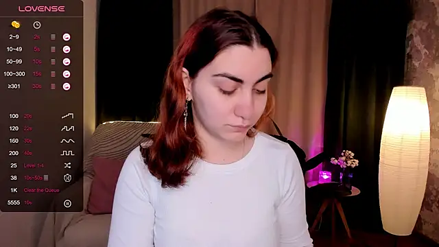 Snapshot of hannacheekss_ chatting on September 30, 2:06 am hannacheekss online show from September 30, 2:06 am