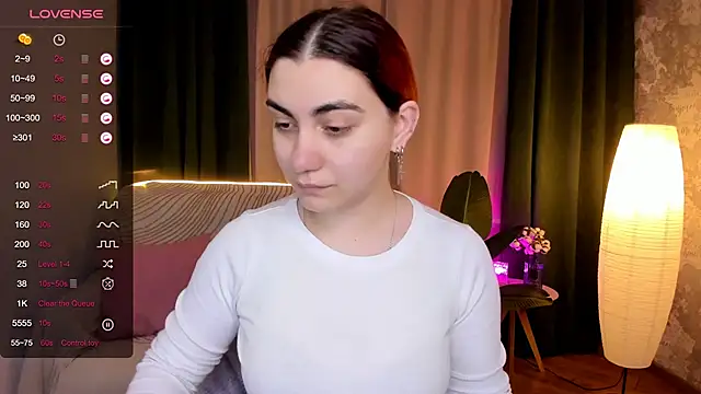 Snapshot of hannacheekss_ chatting on September 24, 2:32 am hannacheekss online show from September 24, 2:32 am