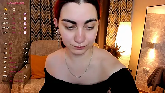 Snapshot of hannacheekss_ chatting on September 16, 2:08 am hannacheekss online show from September 16, 2:08 am
