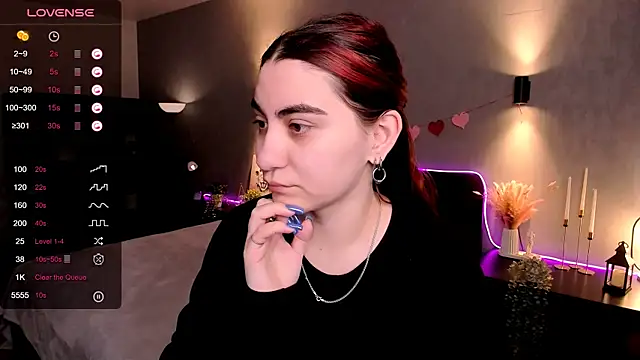 hannacheekss  online show from March 12, 2:25 am