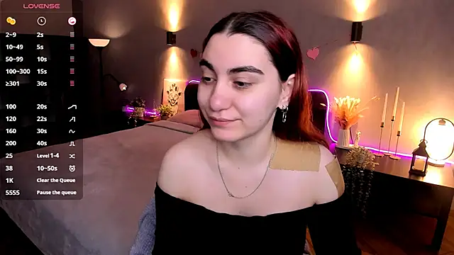 hannacheekss  online show from March 18, 2:05 am