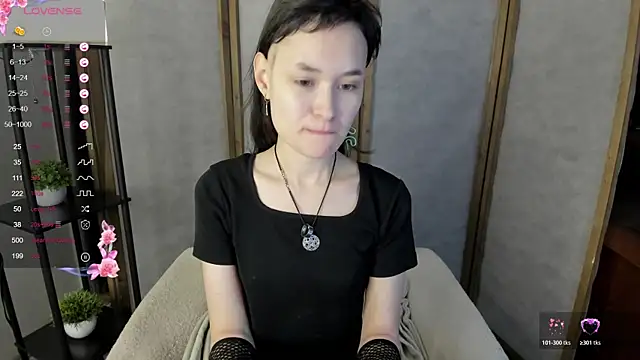 Emily Strikeee online show from November 9, 9:38 am