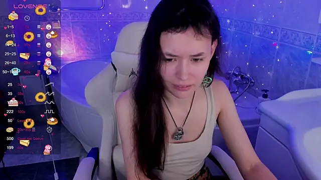 Snapshot of Emily_Strikeee chatting on September 18, 10:14 am Emily Strikeee online show from September 18, 10:14 am