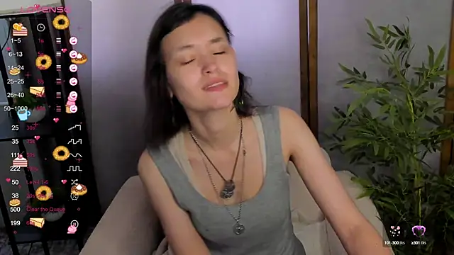 Snapshot of Emily_Strikeee chatting on September 14, 10:02 am Emily Strikeee online show from September 14, 10:02 am