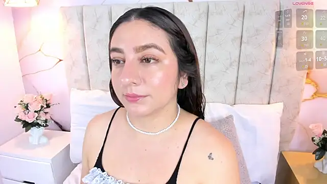 LauraSmith-01 online show from October 26, 10:49 pm