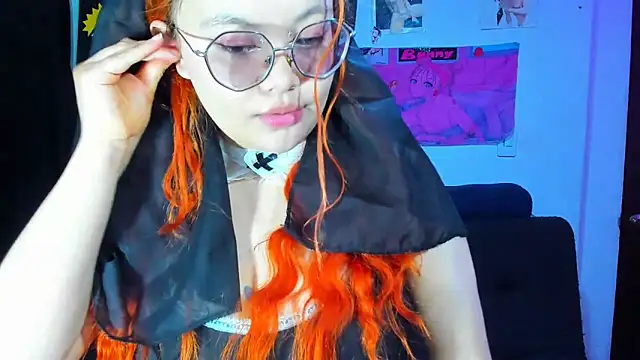 Snapshot of Lily_stone04 chatting on October 24, 7:37 am Lily stone04 online show from October 24, 7:37 am