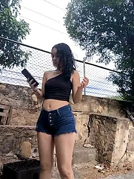 Snapshot of sweet_outdoor_charm chatting on September 25, 8:17 pm sweet outdoor charm online show from September 25, 8:17 pm