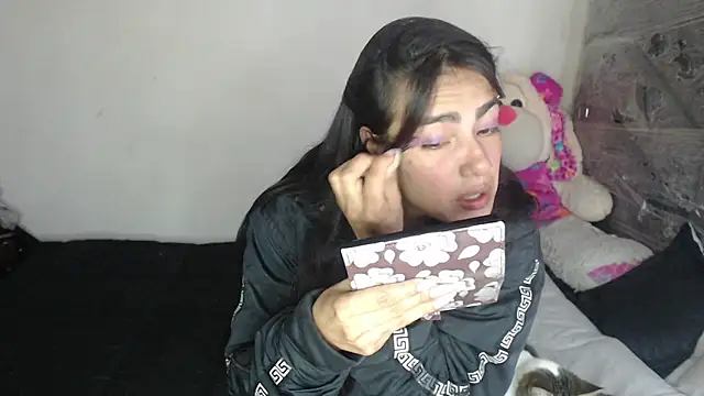 skinny sweet2411 online show from December 20, 12:03 am