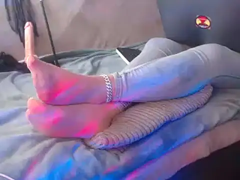 Snapshot of GoddessMonicaNylon chatting on October 16, 4:37 am GoddessMonicaNylon online show from October 16, 4:37 am