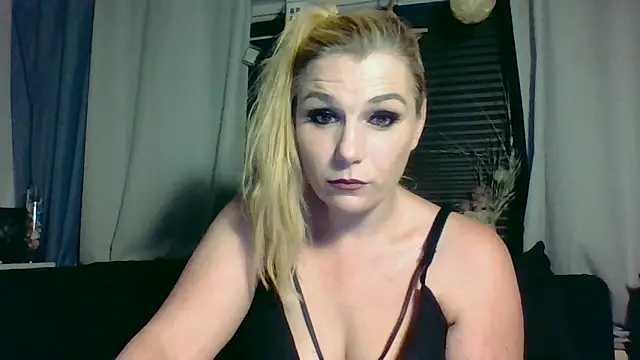Snapshot of DevilsAngel13 chatting on September 20, 8:29 pm DevilsAngel13 online show from September 20, 8:29 pm