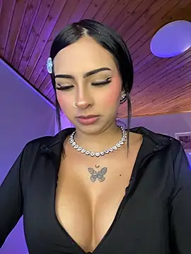 Hilary pinkk online show from August 7, 3:46 am