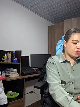 Alysson-- online show from April 30, 7:52 pm