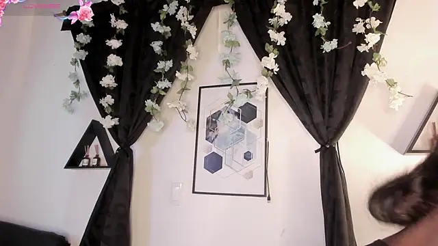 Khenta Michells online show from May 1, 11:13 am