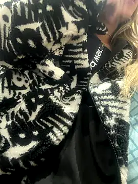 fofinhaa12 online show from December 19, 3:10 am