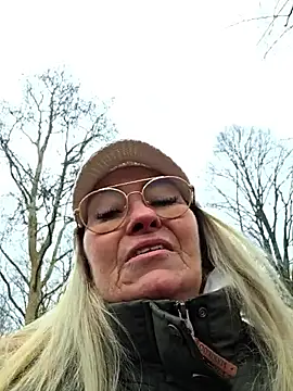 lisalustjouw online show from February 5, 10:51 am