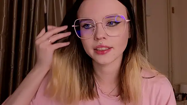 HanaMitsuri online show from January 7, 7:28 pm