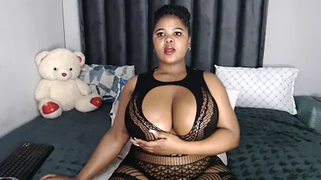 BootyliciousbustyX33 online show from June 20, 4:43 pm