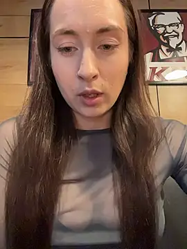 Holly Play online show from July 4, 10:00 am