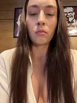 Holly Play online show from August 5, 10:10 am
