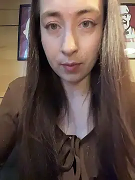 Holly Play online show from June 5, 9:04 am