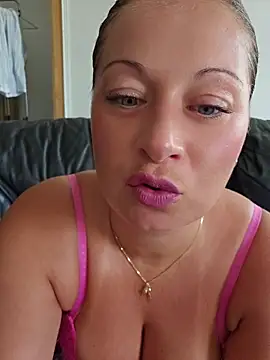 Chaudesquirt online show from July 1, 10:59 am