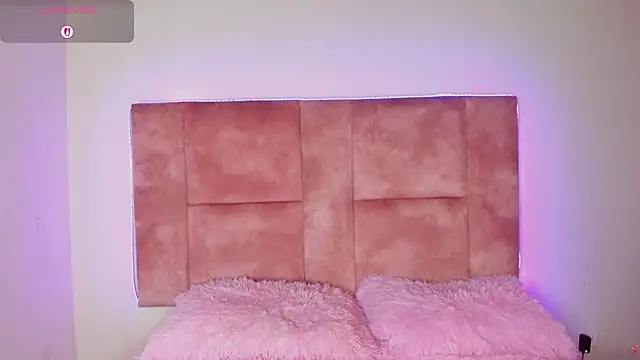 Iris Thompson  online show from June 18, 12:56 am