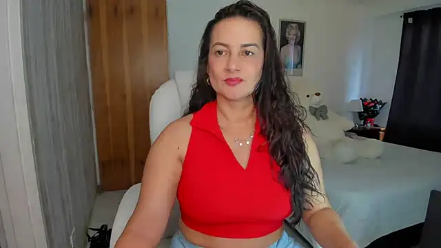 lucy diiaz online show from October 4, 6:01 pm