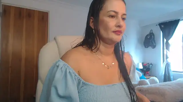 lucy diiaz online show from September 12, 7:10 pm