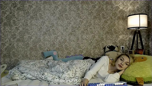 Snapshot of Ella_Milla chatting on September 19, 11:31 am Ella Milla online show from September 19, 11:31 am