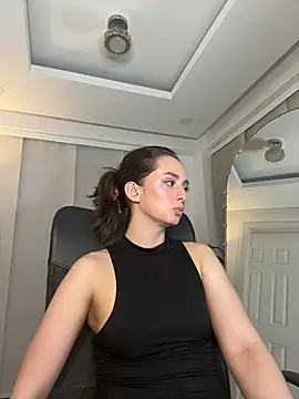 nicollefiorett online show from May 7, 11:19 pm