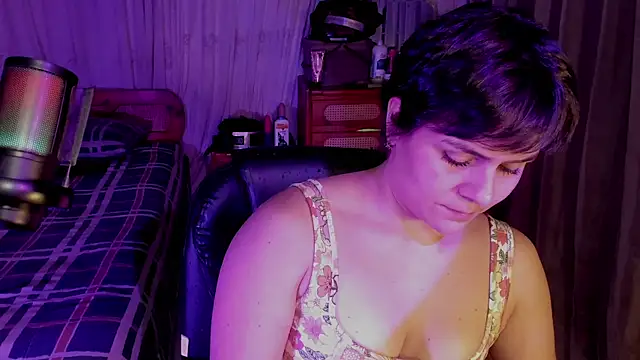isabelacooperr online show from August 4, 5:13 am