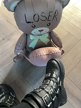 FeetVibe online show from March 11, 5:22 am